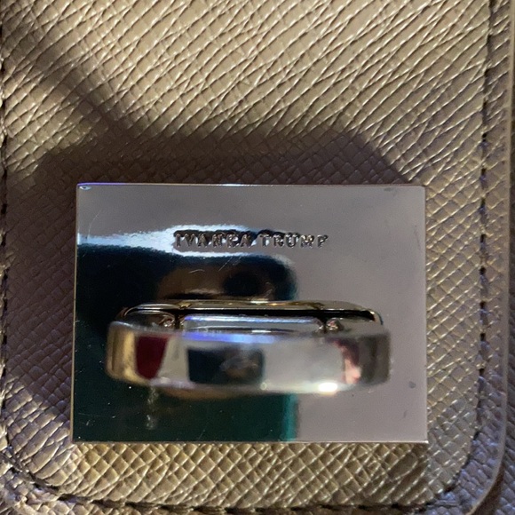 NEW IVANKA TRUMP TAN LARGE LEATHER HANDBAG WITH REMOVABLE SHOULDER STRAP - Picture 11 of 14